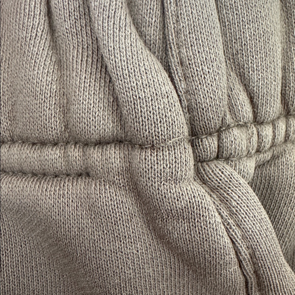 Fear of God Essentials Sweat Shorts - Picture 11 of 11